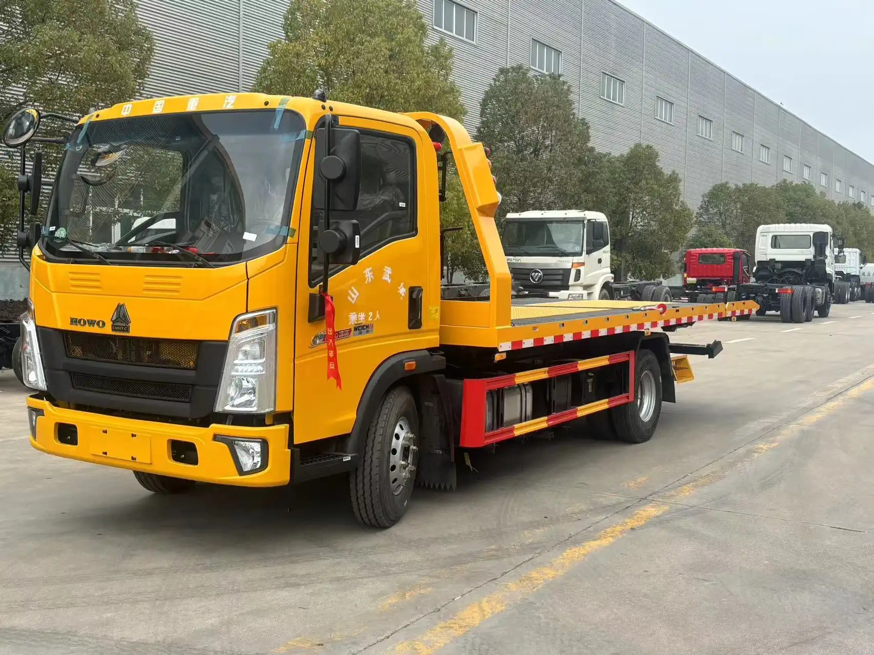 Wrecker Truck with 6-Speed Transmission & Airbag Seat