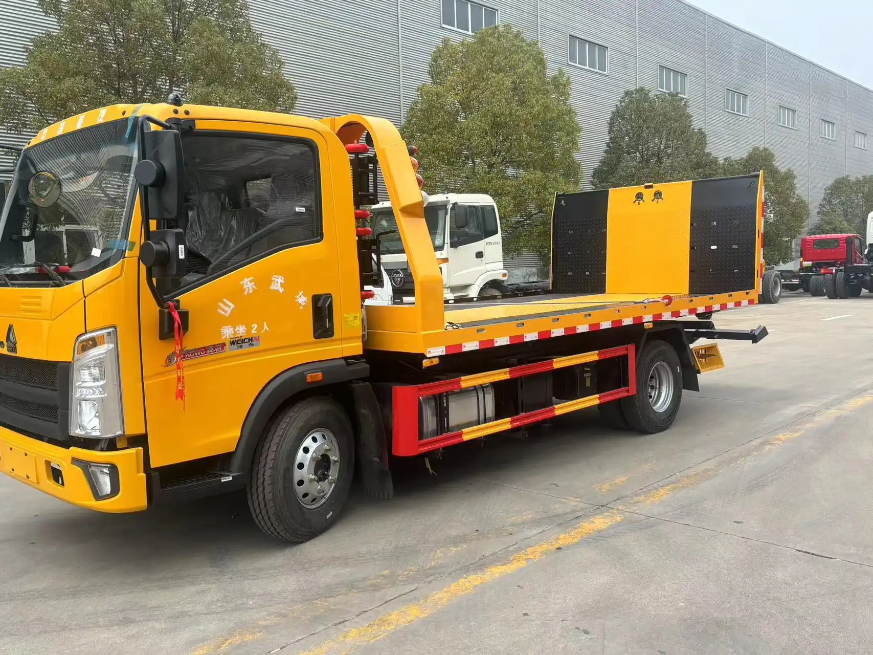 Wrecker with Hydraulic Flip Tailboard & 700R16 Tyre