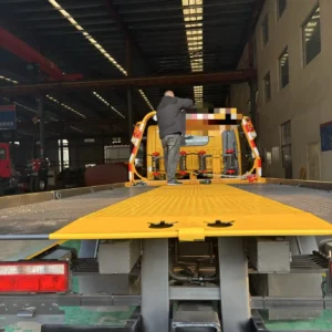 Bilateral linkage operation 5.2×2.4m flatbed wrecker truck