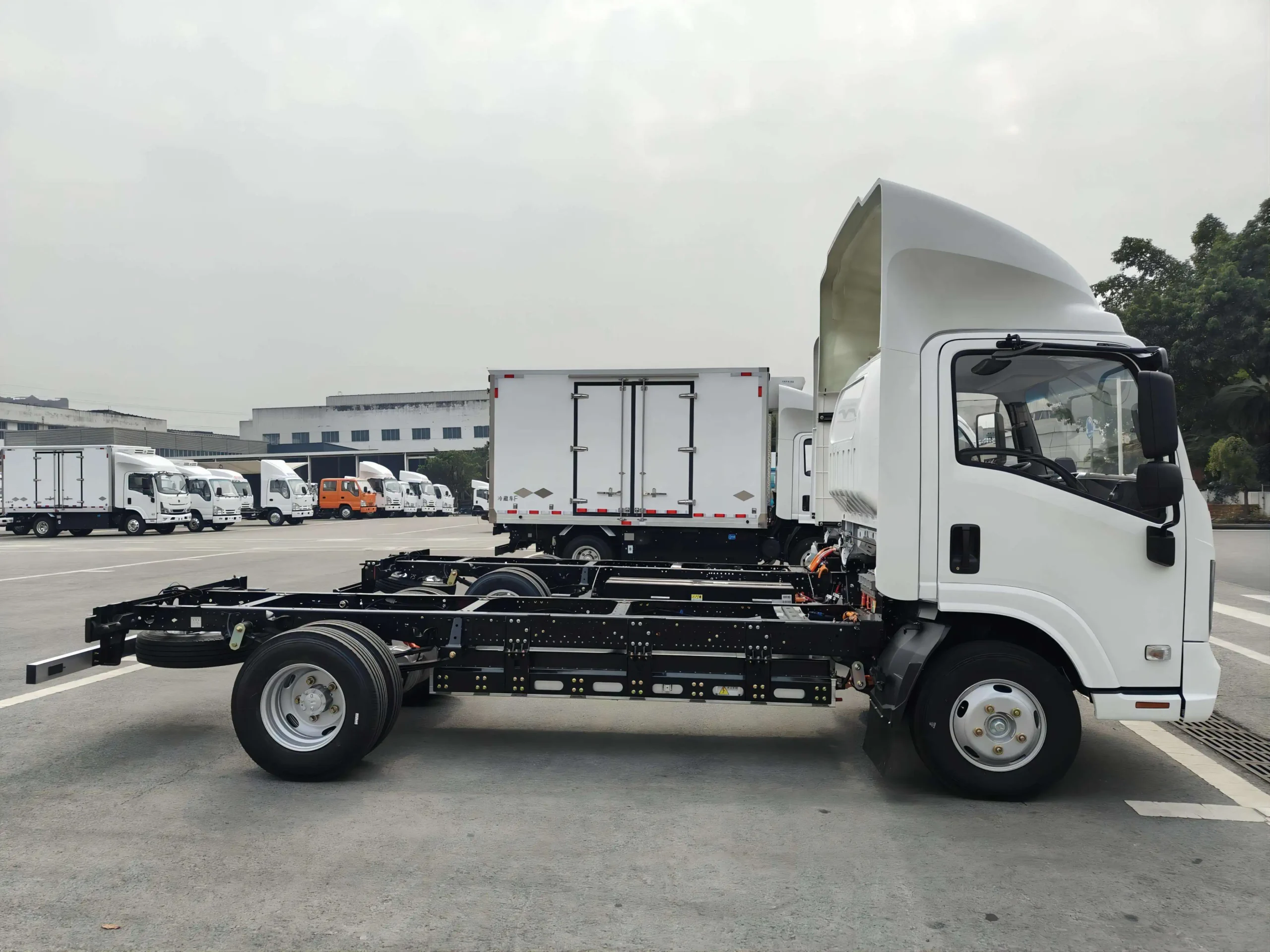 100kWh Battery 100km per hour Max Speed Right-Hand Drive Pure Electric Light Commercial Truck