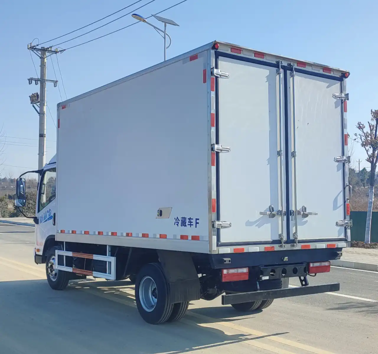 150HP Yunnei Engine Jiefang HuV Refrigerated Truck with 4.875 Rear Axle Ratio