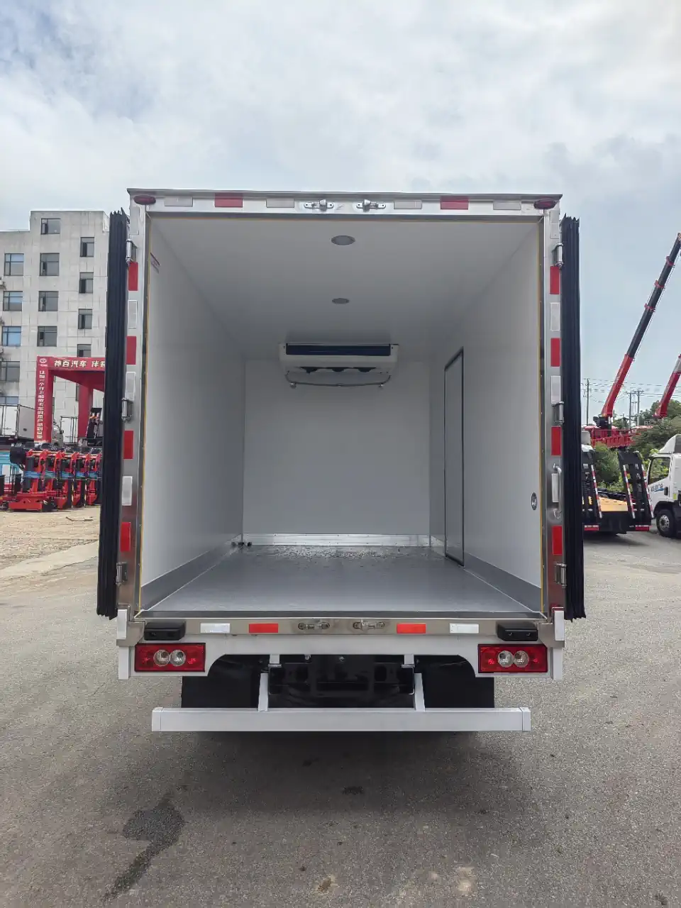 6-Ton Rear Axle Foton BJ5045XLC8JBA-AB8 Cold Chain Reefer Truck for Sale