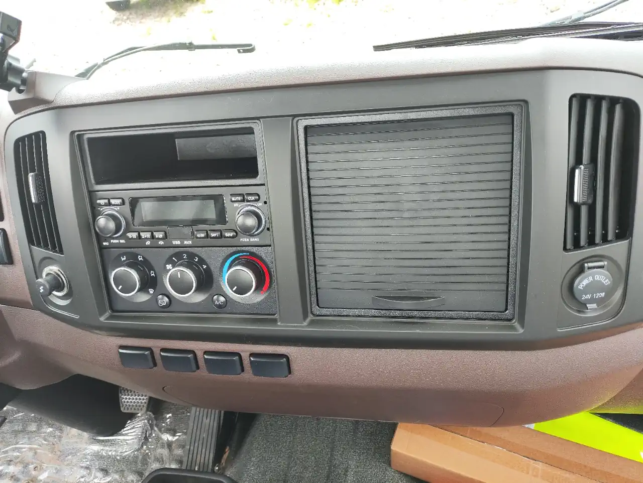7.00R16 Tyre Jiefang Refrigerated Truck High Loading Capacity Cold Van