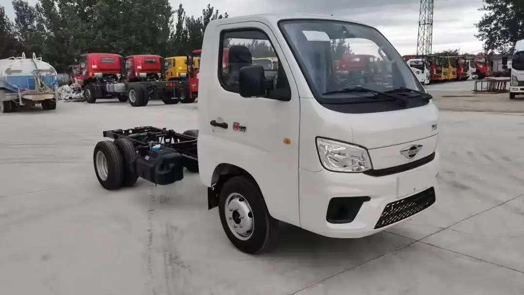 BJ1030V5JV2-AX 6-tire light commercial vehicle chassis