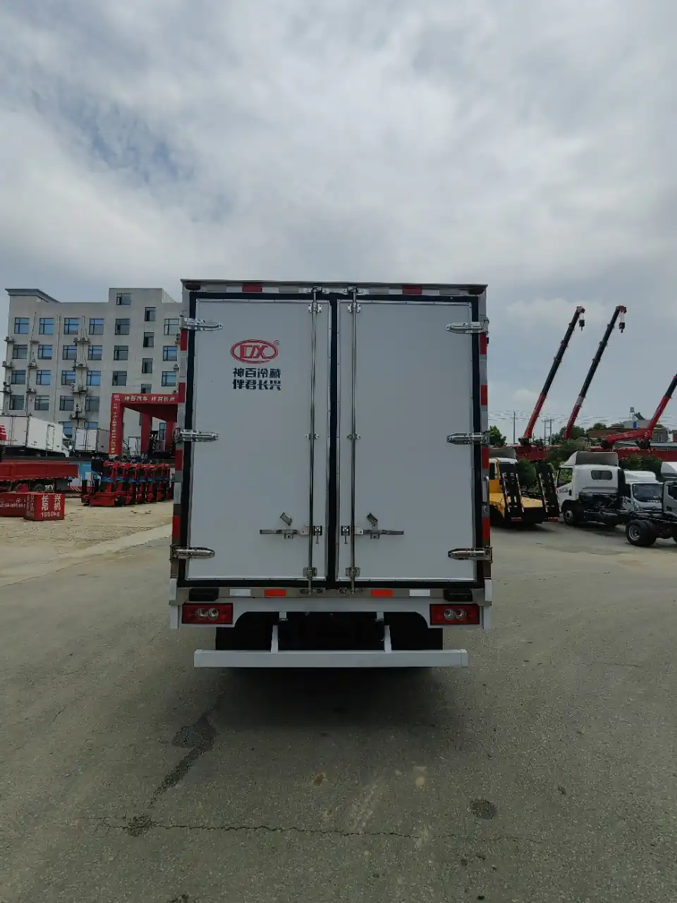 Foton Auling CTV PRO Wide Cab Refrigerated Truck for Fresh & Frozen Food Transport