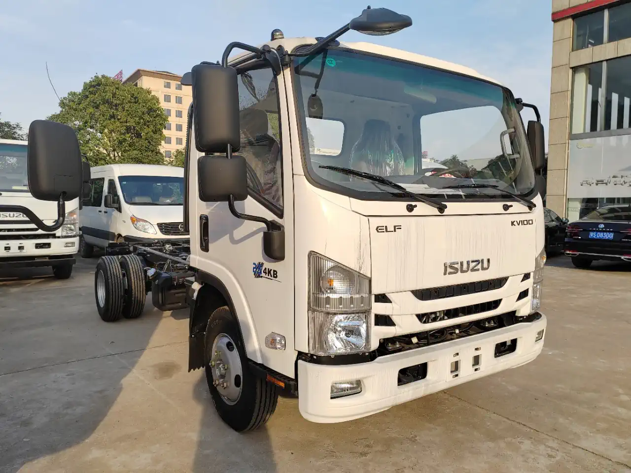 Isuzu KV100 Light Truck Chassis for Box Van Cargo Truck Utility Vehicle Conversion