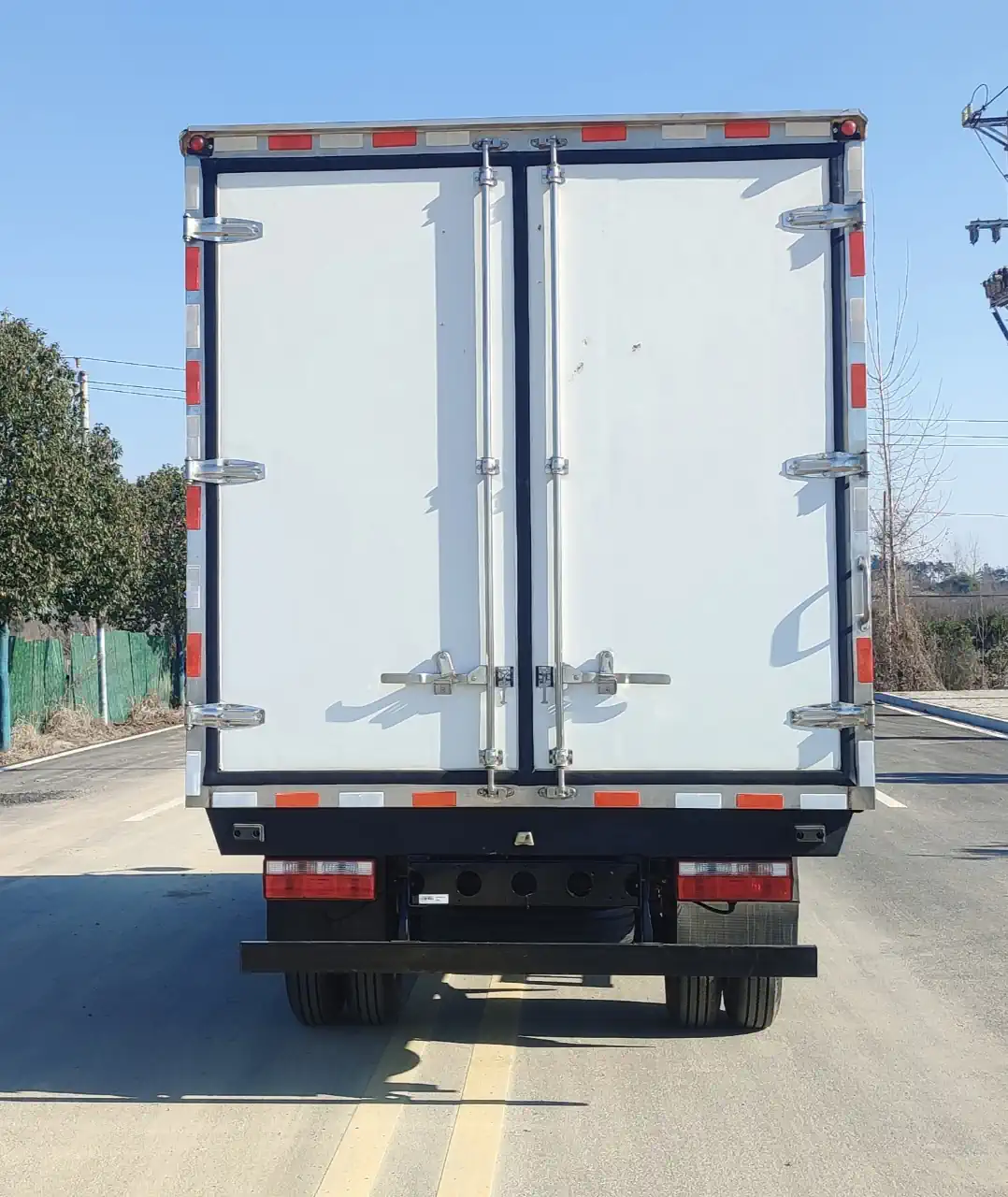 Jiefang HuVN Flat Roof Cab Refrigerated Truck with ABS and Wedge Brake