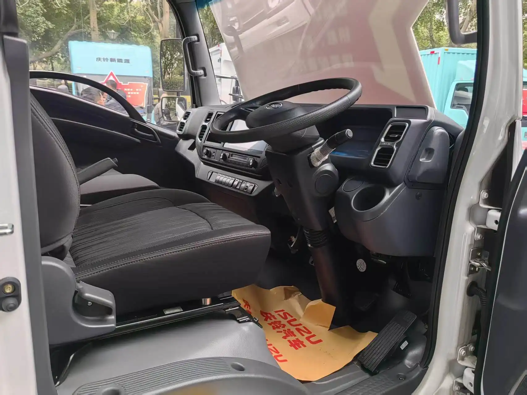 Qingling EVM100 100.46kWh Right-Hand Drive Pure Electric Light Truck for Export